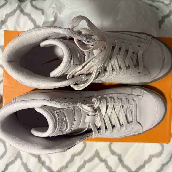 Nike Blazers Pearl Pink High-Tops - Picture 3 of 8